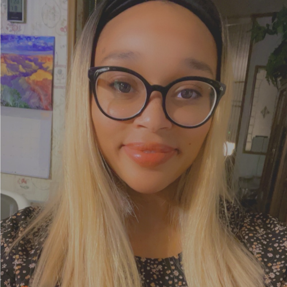 Meet your Posher, Alisha